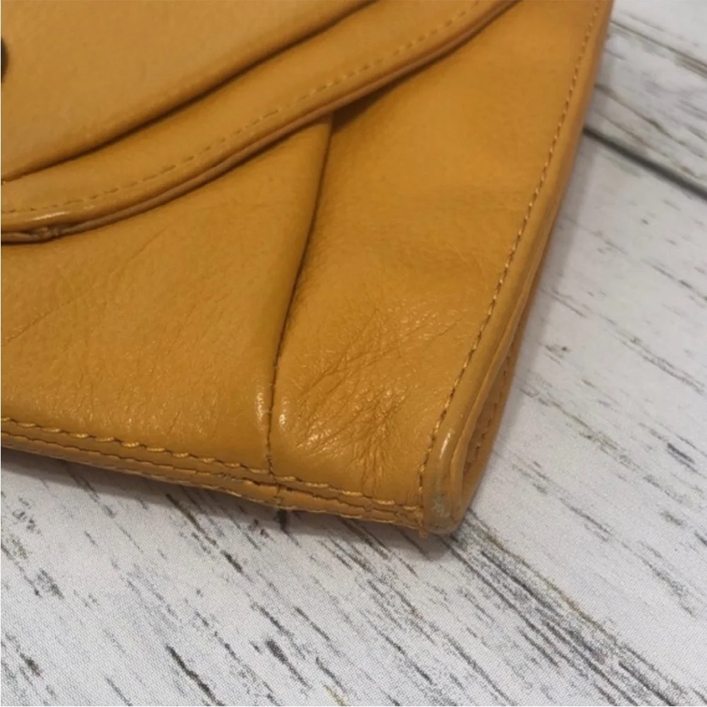 Elliott Lucca Clutch